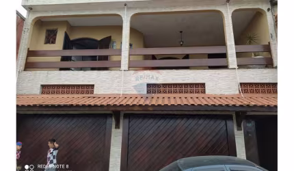 Sobrado espaçoso e moderno com 4 vagas de garagem e cozinha planejada