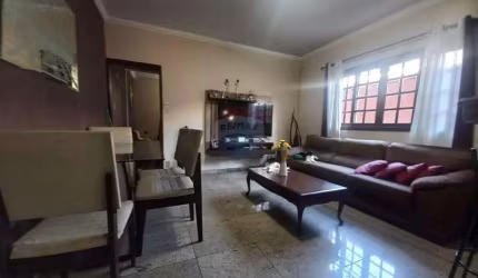 Excelente Casa Ideal em Parque São Vicente!