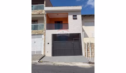 Encantador Sobrado à Venda no Jardim Santa Lídia