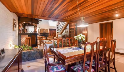 Casa com 5 quartos à venda na Rua Vereador Washington Mansur, 975, Ahú, Curitiba, 379 m2 por R$ 1.970.000