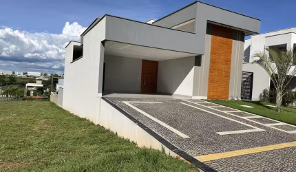Casa à venda no bairro Residencial Condomínio Jardim Veneza em Senador Canedo/GO