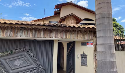 Sobrado à venda no bairro Setor Criméia Oeste em Goiânia/GO