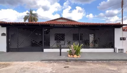 Casa à venda no bairro Cidade Satélite São Luiz em Aparecida de Goiânia/GO