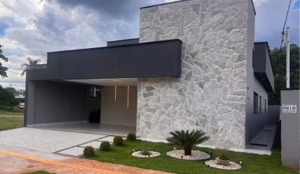 Casa à venda no bairro Rosa de Leiria Condomínio Horizontal em Goianira/GO