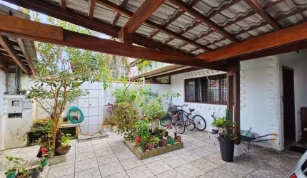 CASA FRENTE RUA EM PERFEITA LOCALIZAÇÃO DO CENTRO DE BERTIOGA !!