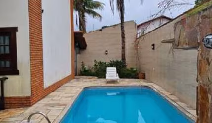 VILLAGIO  SOBRADO NO BAIRRO MAITINGA.