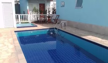 CASADE VILLAGIO NO BAIRRO MAITINGA.