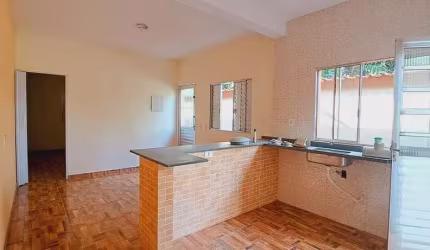 Casa térrea em Vista Linda com 3 dormitórios  à  15min de caminhada da praia.