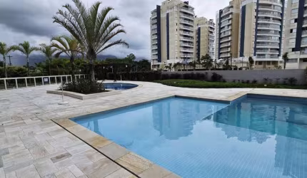 APARTAMENTO  DE ALTO PADRÃO, FRENTE AO MAR NO CENTRO DE BERTIOGA.