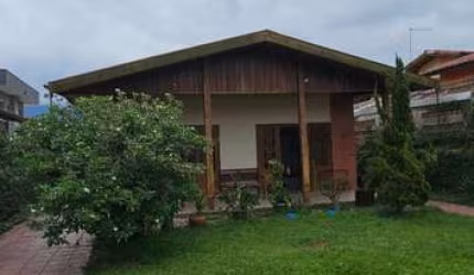 Á  CASA  VENDA, NO BAIRRO RIO DA PRAIA.