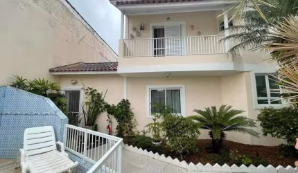 CASA DE CONDOMINIO, BAIRRO MAITINGA.