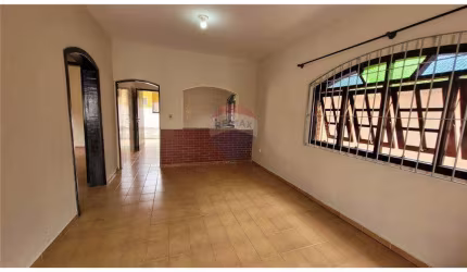 CASA COM QUATRO QUARTOS E EDÍCULA NA VISTA LINDA EM BERTIOGA SP .