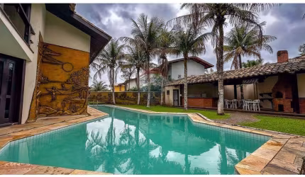 CASA À VENDA NO CONDOMÍNIO BOUGAINVILEE II EM BERTIOGA-SP COM 5 SUÍTES.