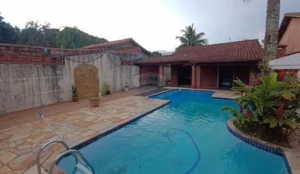 Casa térrea com piscina, sauna e area gourmet, a venda no Indaiá em Bertioga-SP