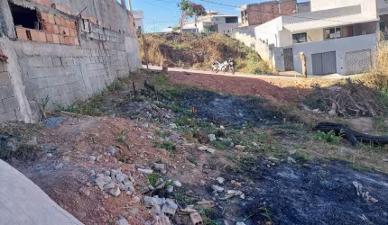 Terreno à venda na Rua Flor de Lis, 33, Monte Verde, Betim por R$ 159.999