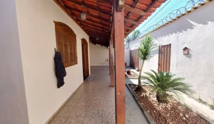 Casa com 5 quartos à venda na Rua Ericeira, 33, Jardim das Alterosas 1ª Seção, Betim por R$ 750.000