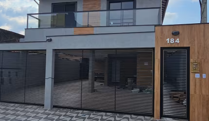 Linda Casa de Condomínio com 2 Dormitórios  localizado  Bairro Vila Antártica  Praia Grande