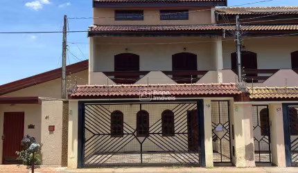 Casa com 3 dormitórios para alugar, 137 m² por R$ 2.065,00/mês - Jardim São Roque - Americana/SP