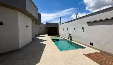 OFERTA! Casa 3 quartos alto padrão, com piscina, churrasqueira, quintal amplo, Passeio das Aguas