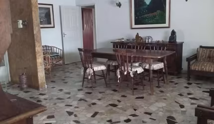 Casa para Venda em Juiz de Fora, Centro, 5 dormitórios, 1 suíte, 3 banheiros, 2 vagas