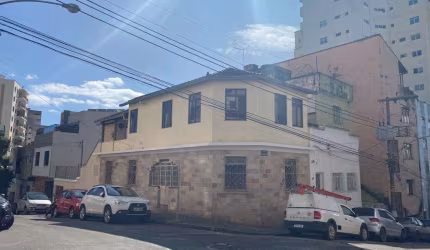 Casa para Venda em Juiz de Fora, Centro, 6 dormitórios, 2 suítes, 4 banheiros, 1 vaga