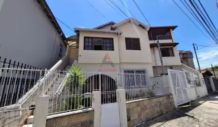 Excelente casa sobrado no Alto dos Passos com fácil acesso ao Shopping Alameda e demais facilidades!