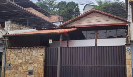 Ampla Casa com 3 Quartos, Piscina e Área Gourmet  Financiável no Vitorino Braga.