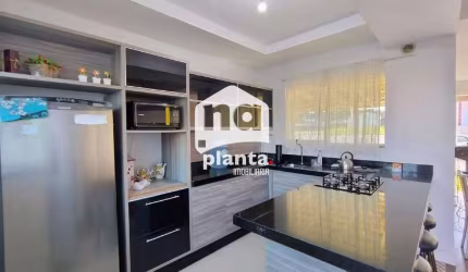 Casa à venda no Bairro Forquilhas em São José-SC, com 2 quartos, 1 vaga