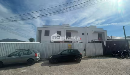 Sobrado à venda no Bairro Forquilhas em São José-SC, com 2 quartos, 2 suítes, 2 vagas