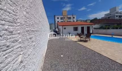 Casa à venda no Bairro Barra do Aririú em Palhoça-SC, com 3 quartos, 1 suíte,
