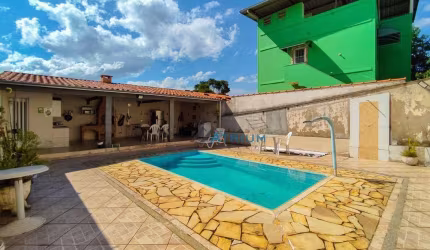 Casa com 3 dormitórios à venda, 300 m² por R$ 550.000,00 - Grama - Juiz de Fora/MG