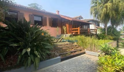 Casa com 4 dormitórios à venda, 390 m² por R$ 2.800.000,00 - Parque Guadalajara - Juiz de Fora/MG