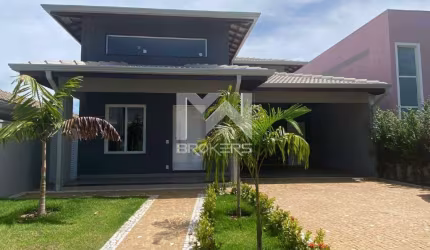 Casa à venda no Condomínio Vilagge Santa Clara em Valinhos - SP.