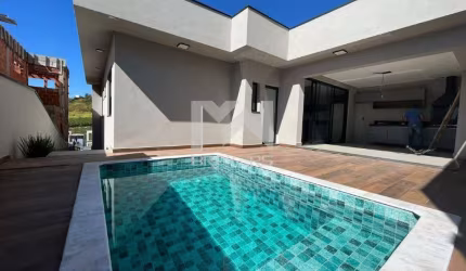 Casa sobrado à venda no Loteamento Residencial Mont'Alcino em Valinhos - SP.
