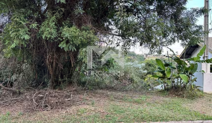 Terreno em declive com 800 metros quadrados no condomínio Marambaia na cidade de Vinhedo