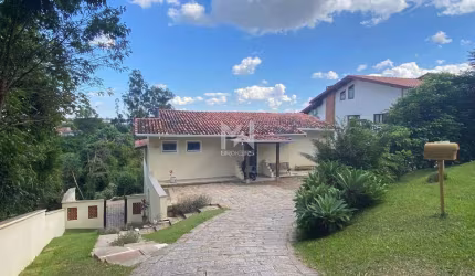 Casa à venda no Condomínio Estância Marambaia em Vinhedo - SP