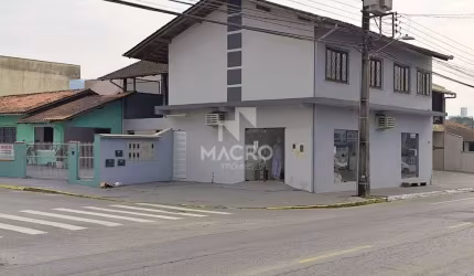 Casa com sala comercial | Barra do Rio Cerro