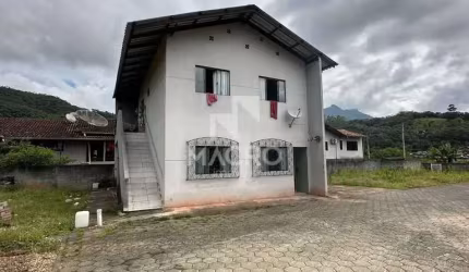 Terreno contendo 2 apartamentos | Guaramirim | Ilha da Figueira