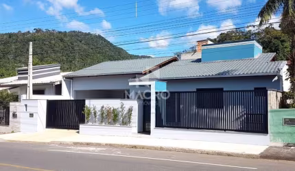 Casa com piscina | Jaraguá 99 | 3 quartos (1 suíte) | 153m²
