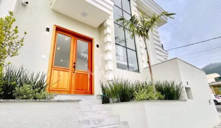 Casa geminada | Jaraguá Esquerdo | 3 quartos (1 suíte) | 135m²