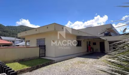 Casa com Sala Comercial | Vila Lalau | 3 quartos | 193m²