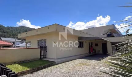 Casa com Sala Comercial | Vila Lalau | 3 quartos | 193m²
