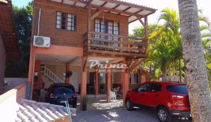Casa 6 dormitórios em Bombas  -  Bombinhas