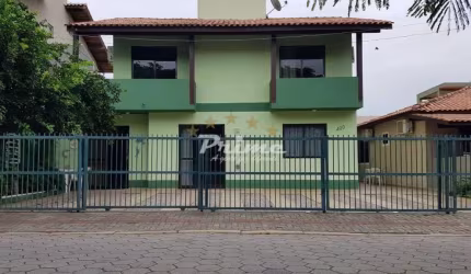Imóvel com 5 apartamentos + Casa em mesmo terreno - Á VENDA - Centro - Bombinhas/SC