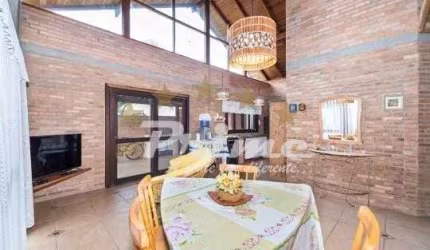 Casa com Jardim á Venda no José Amândio - bombinhas/SC