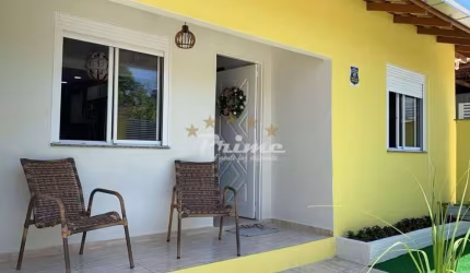 Casa á Venda - Apenas 550m do Mar de Bombas - Bombinhas/SC