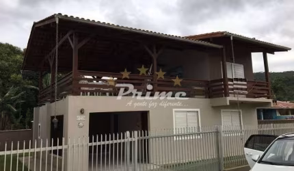 Casa á Venda - Apenas 90m da Praia de Zimbros - Bombinhas/SC