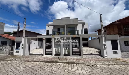 Sobrado novo na praia de Bombas
