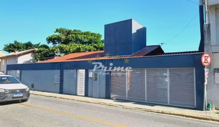 Casa Frente Mar à Venda no Bairro Canto Grande - Bombinhas/SC