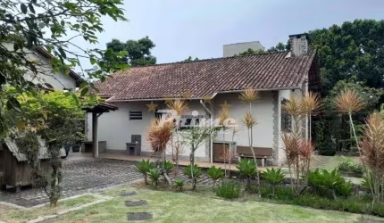 Casa à Venda com lote de 1008m² - Bombinhas/SC